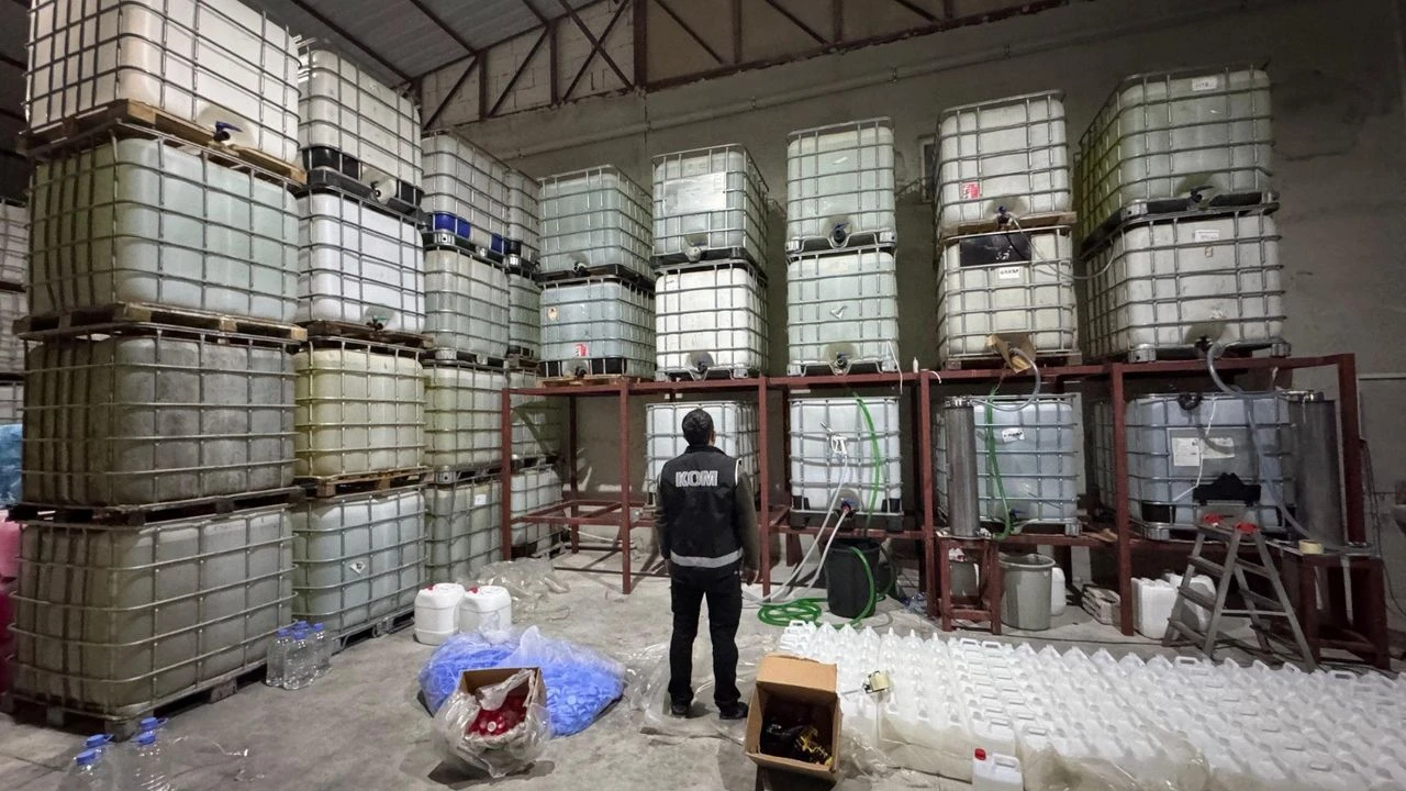 Kaçak alkol imalathanesine operasyon: 28 bin 340 litre etil alkol ele geçirildi