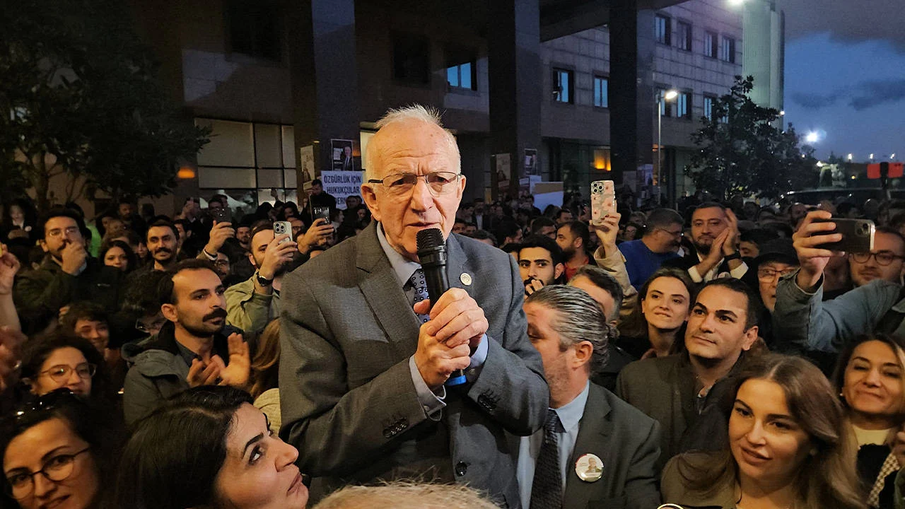 İstanbul Barosu duruşmada gözaltına alınan avukat için tepki gösterdi