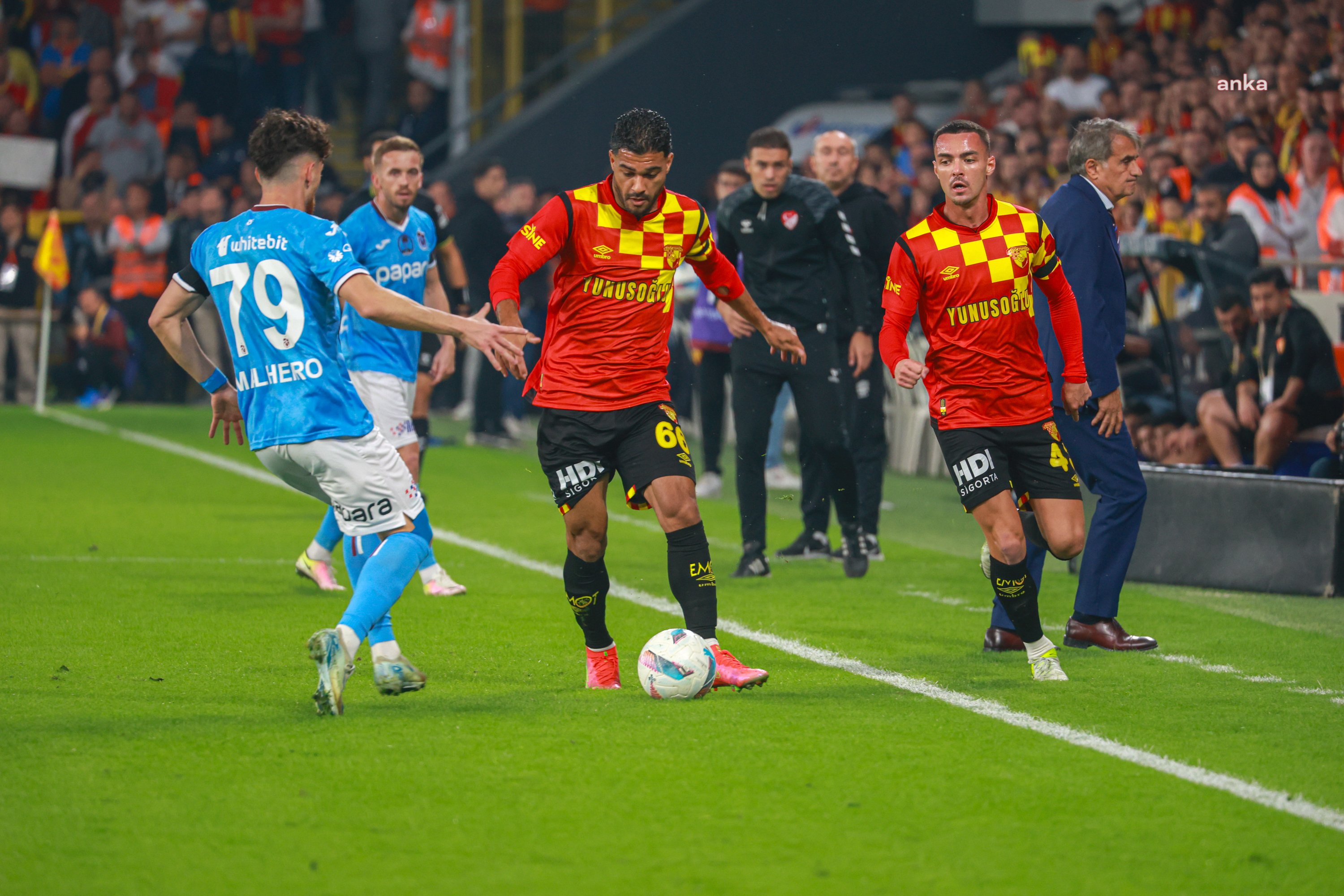 Göztepe sahasında Trabzonspor'u 2-1 mağlup etti