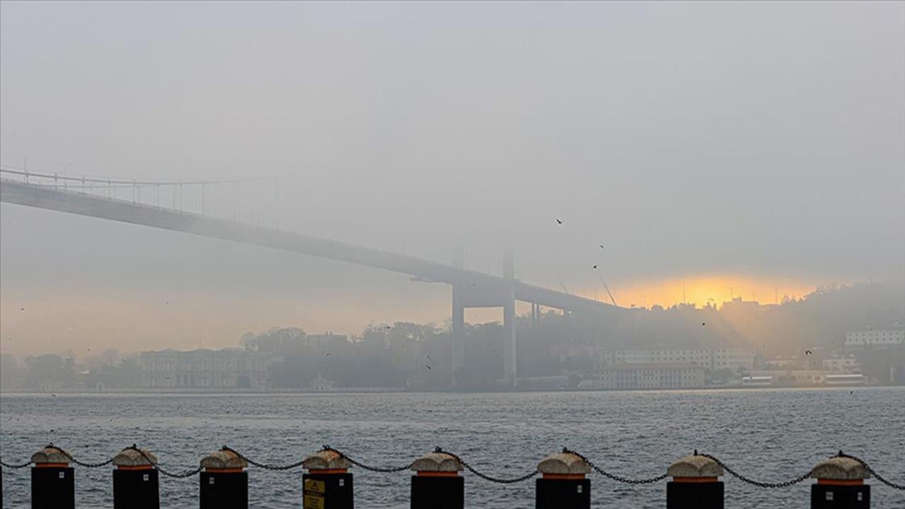 İstanbul Boğazı'nda gemi trafiğine sis engeli