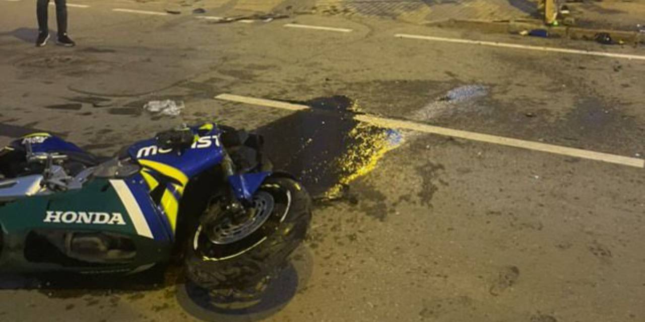 Ağaca çarpan motosikletteki 2 kişi hayatını kaybetti
