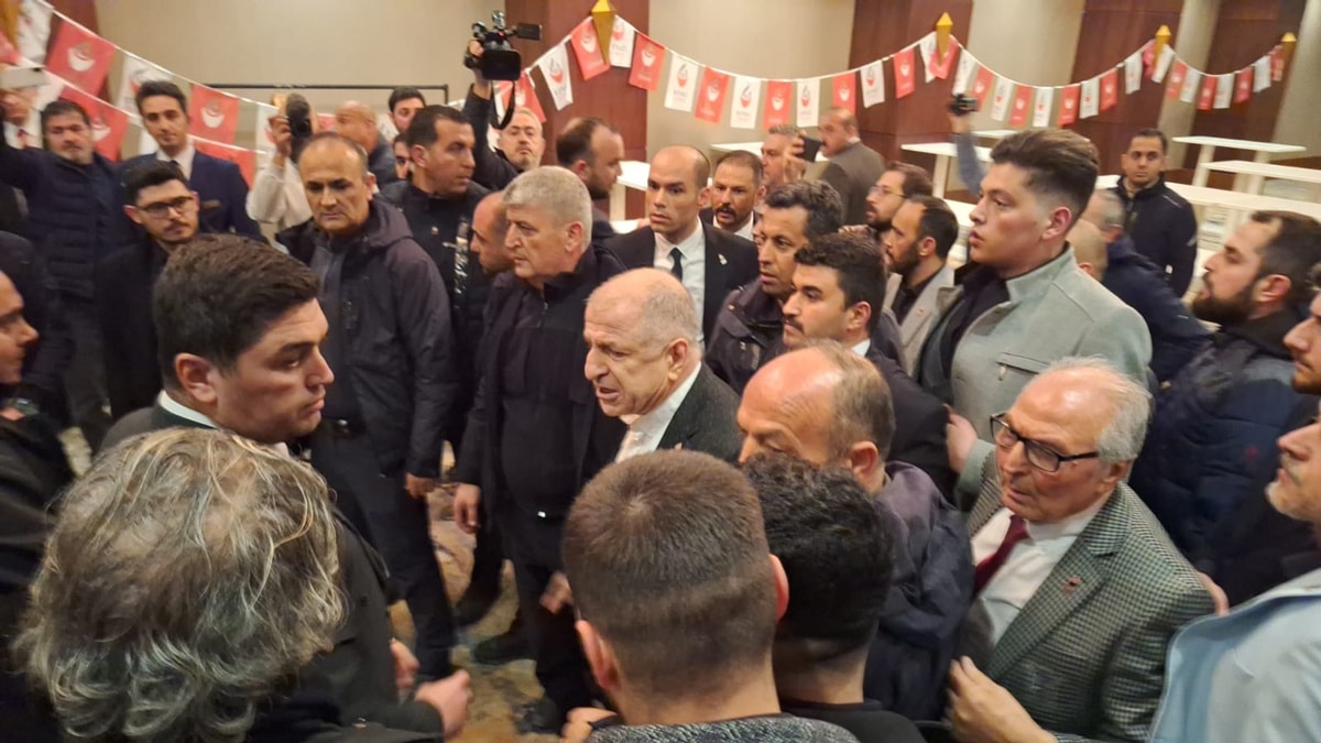 Zafer Partisi aday tanıtım programında partililer birbirine girdi