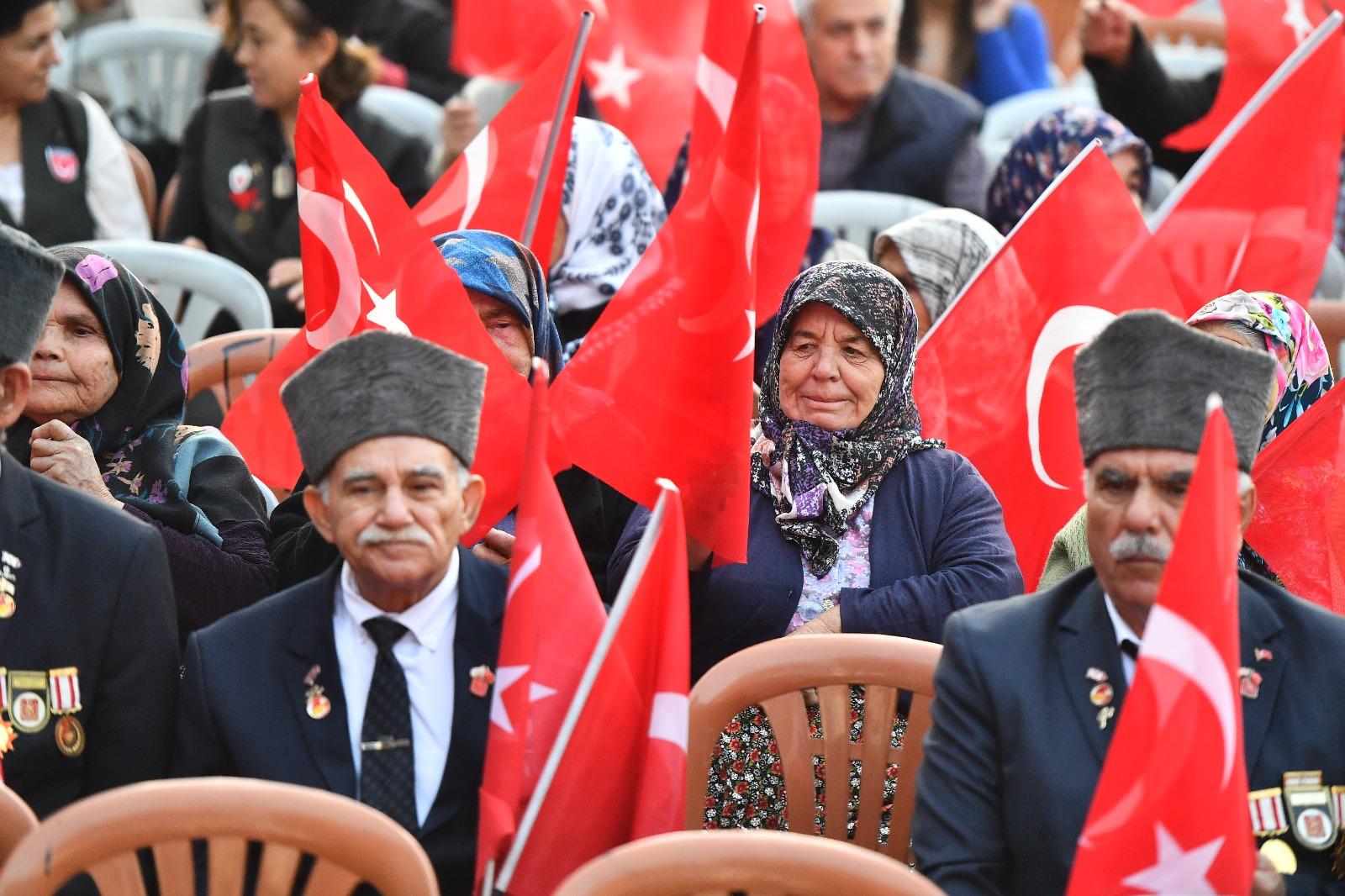 Ödemiş, Dikili ve Torbalı'da Cumhuriyet Bayramı coşkuyla kutlandı