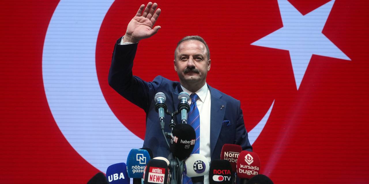 Ağıralioğlu, Anahtar Parti'nin tanıtım toplantısında konuştu