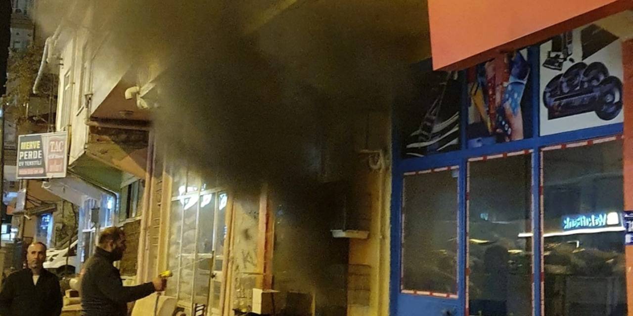 Pet Shopta yangın! Kuş ve balıklar öldü