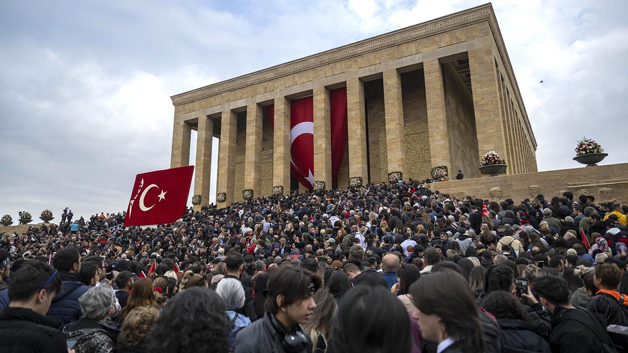 Anıtkabir'e 13 saatte 745 bin 920 ziyaret