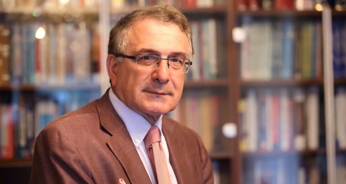 Prof. Dr. Adem Sözüer'den Özer'in gözaltına alınmasına tepki: Hukuk devleti askıya alınmıştır.