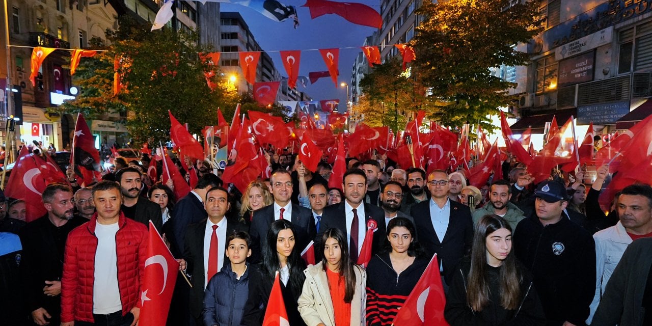 Beşiktaş, Beyoğlu ve Şişli’de binlerce kişi Cumhuriyet için yürüdü