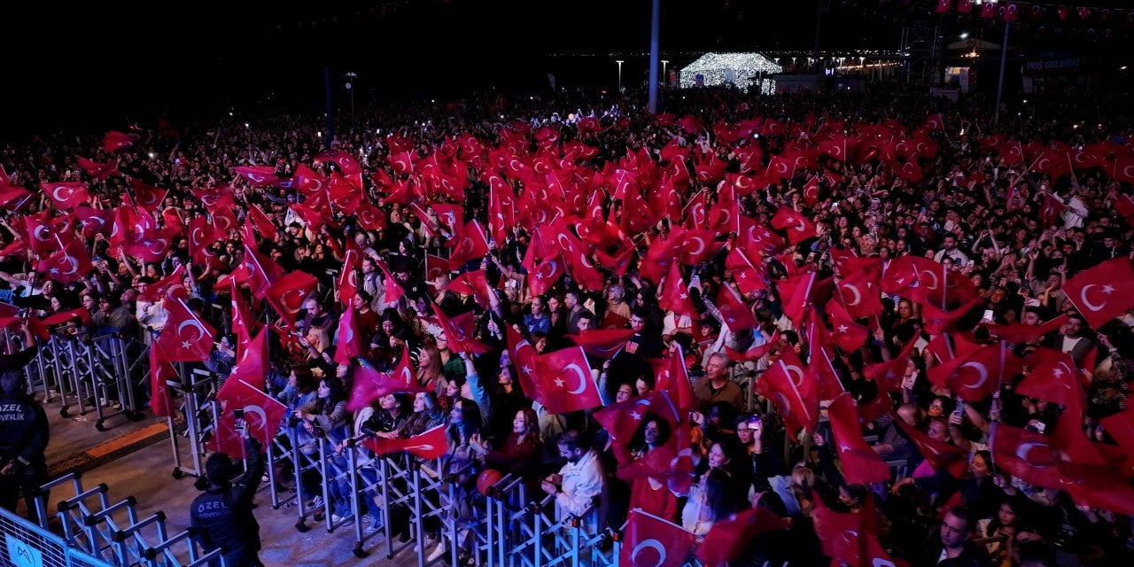 Vahap Seçer: “Bizim Cumhuriyetimiz devrim demektir”