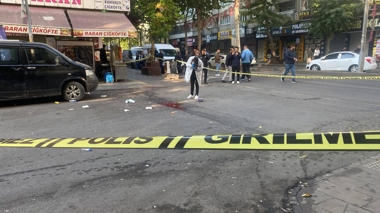 4 esnafı satırla yaralayan saldırgan, polis tarafından etkisiz hale getirildi