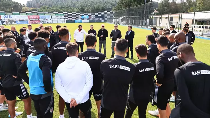 Beşiktaş’ta yönetimden futbolculara moral ziyareti