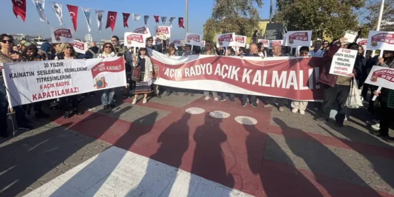 İstanbul'da Açık Radyo dinleyicileri bir araya geldi