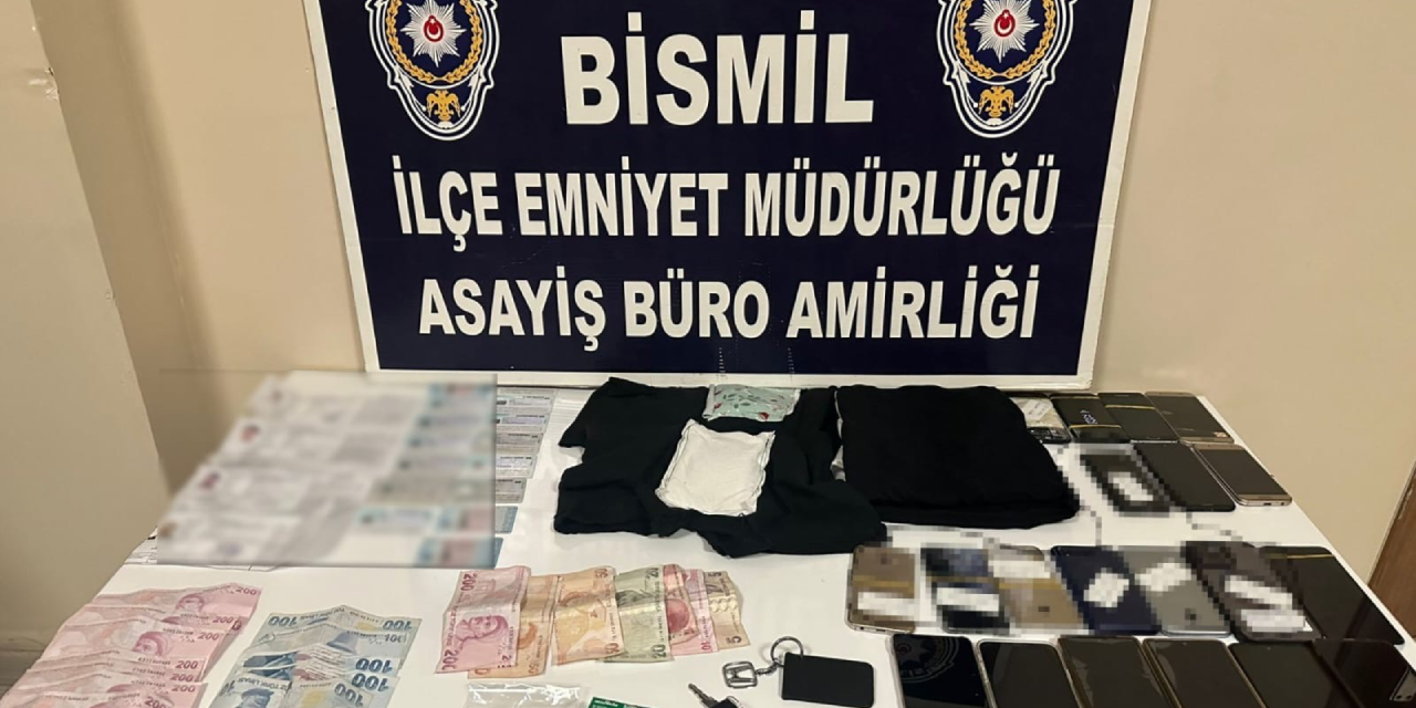 Ehliyet sınavında kopya düzenekleriyle yakalanan 3 şüpheli tutuklandı