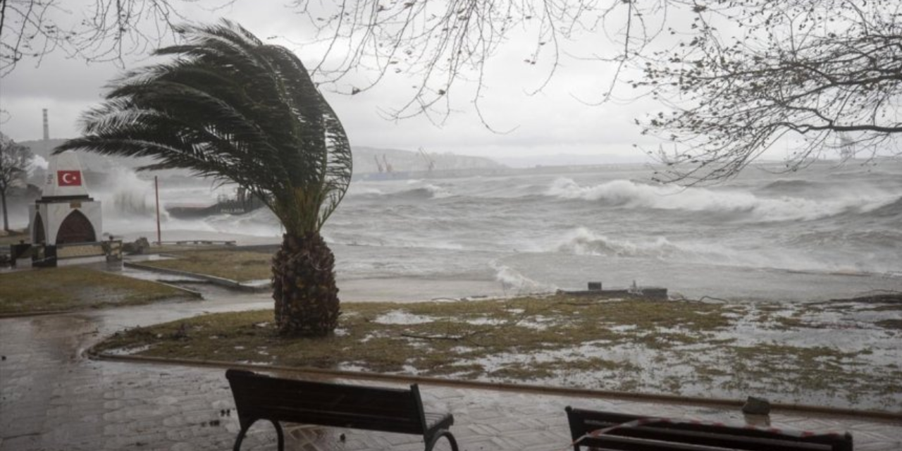 Meteoroloji'den Orta ve Doğu Karadeniz için fırtına uyarısı