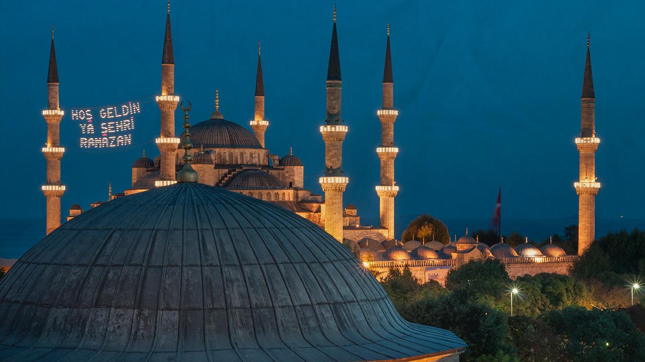İstanbul sahur ve iftar vakitleri! İlk sahur ne zaman, imsak saat kaçta? 2024 Ramazan imsakiyesi