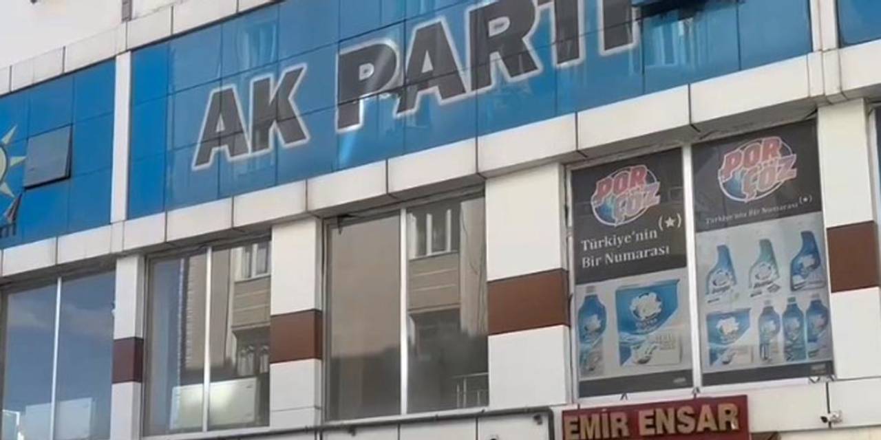 Iğdır'da AKP il binasına satırlı saldırı