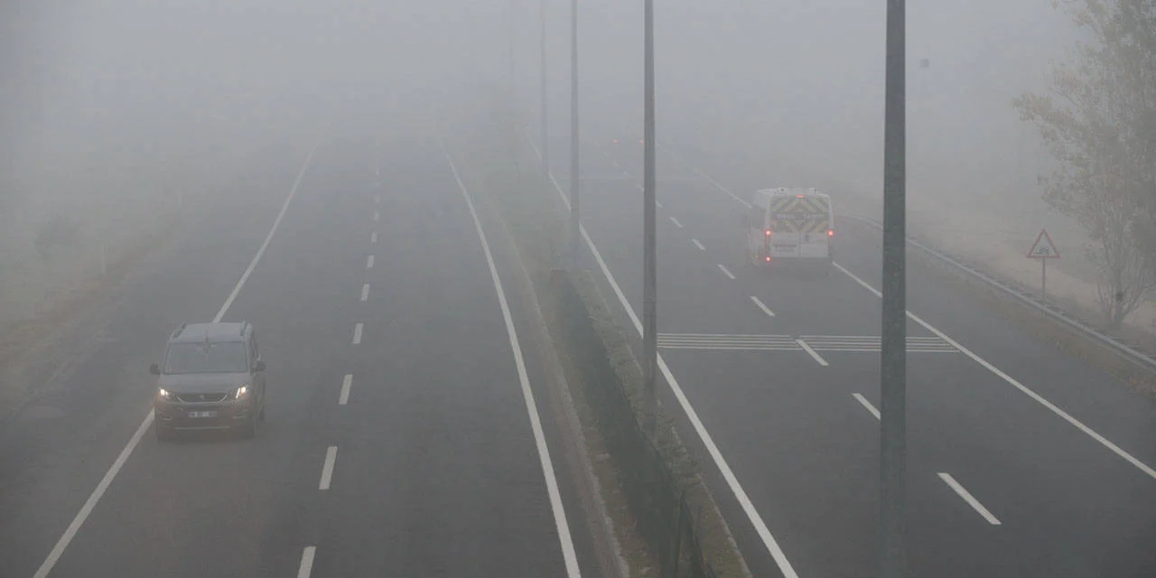 Bolu Dağı'nda sis etkili: Görüş mesafesi 30 metreye düştü