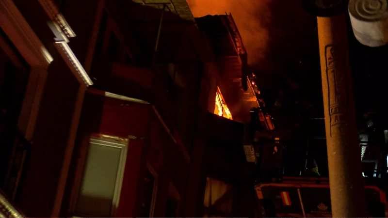 Beyoğlu'nda binada yangın: 1 kişi hayatını kaybetti