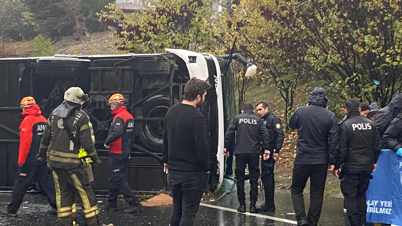 İstanbul'da otobüs devrildi: 2 ölü, 18 yaralı