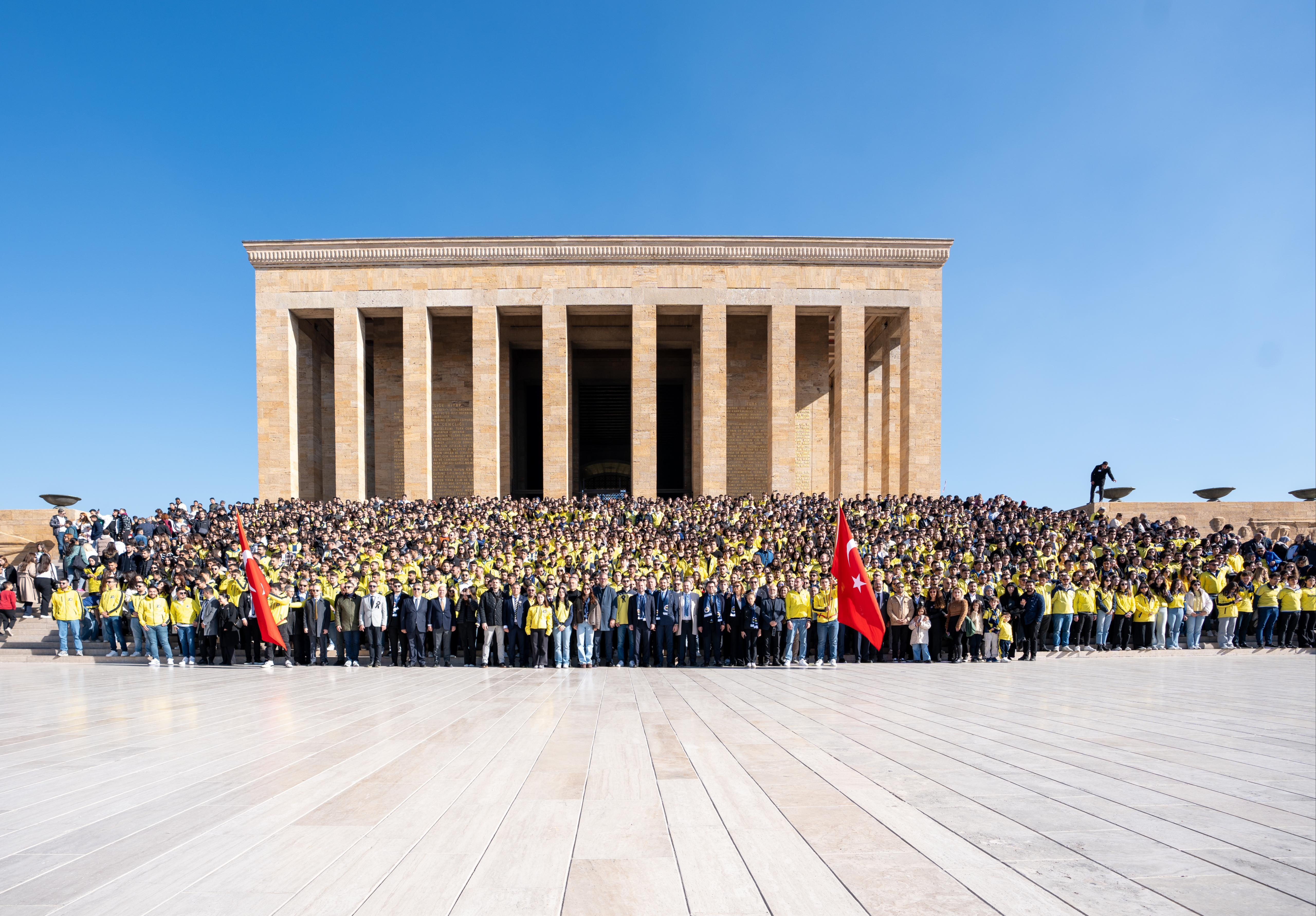 Fenerbahçeli gençlerden Anıtkabir ziyareti