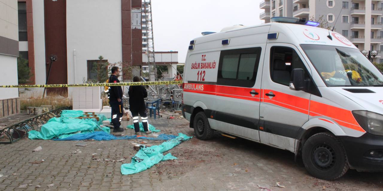 Malatya'da iş cinayeti! 11 katlı binanın tadilatında iskele çöktü: 2 işçi hayatını kaybetti