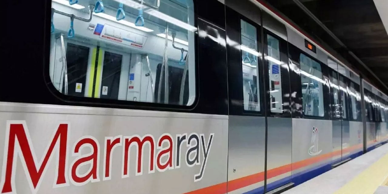 Marmaray'da demiryolu hattına araç düştü: Seferlerde aksama