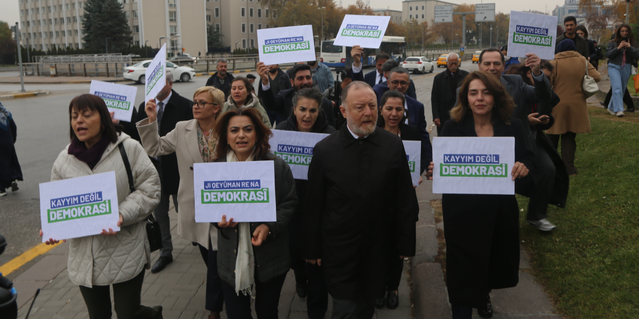 DEM Parti, kayyımlara karşı İçişleri Bakanlığına yürüdü: 'Barışın yolu kayyımdan geçmez'