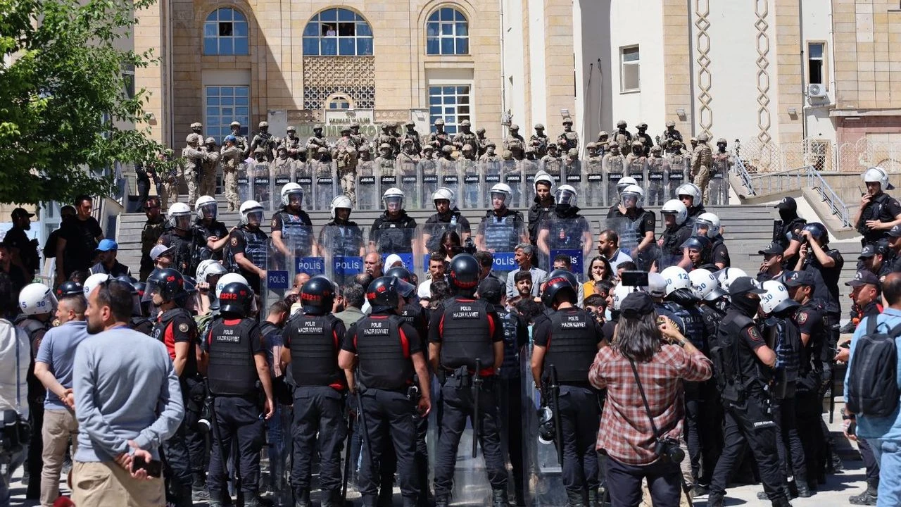 Selvi: DEM Partili belediye başkanlarının 38'i Kandil tarafından destekleniyor