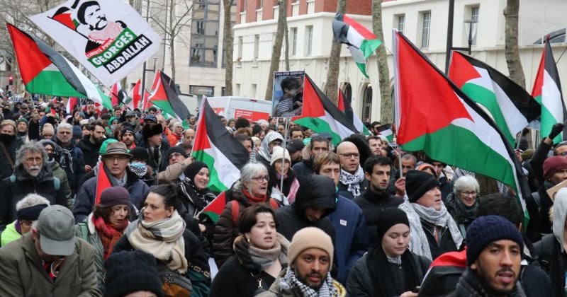 New York Times gazetesinin binasına giren Filistin destekçisi protestocular gözaltına alındı