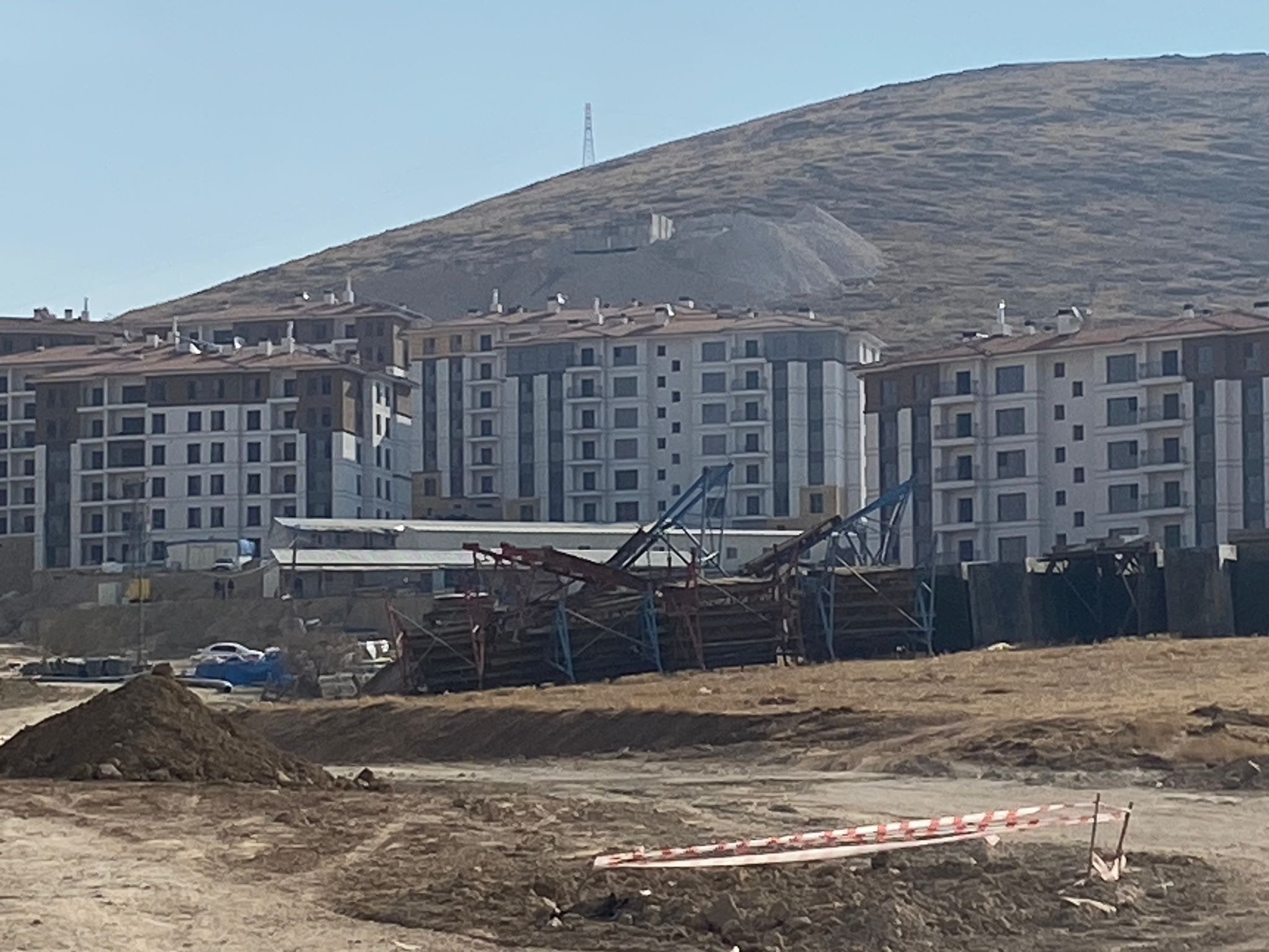 Elazığ'da iş cinayeti: Devrilen iş makinesinin altında kalan iki çocuk işçi yaşamını yitirdi