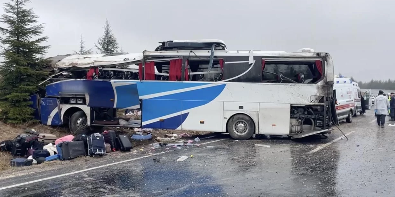 Eskişehir'de otobüs kazası: 1ölü 30 yaralı