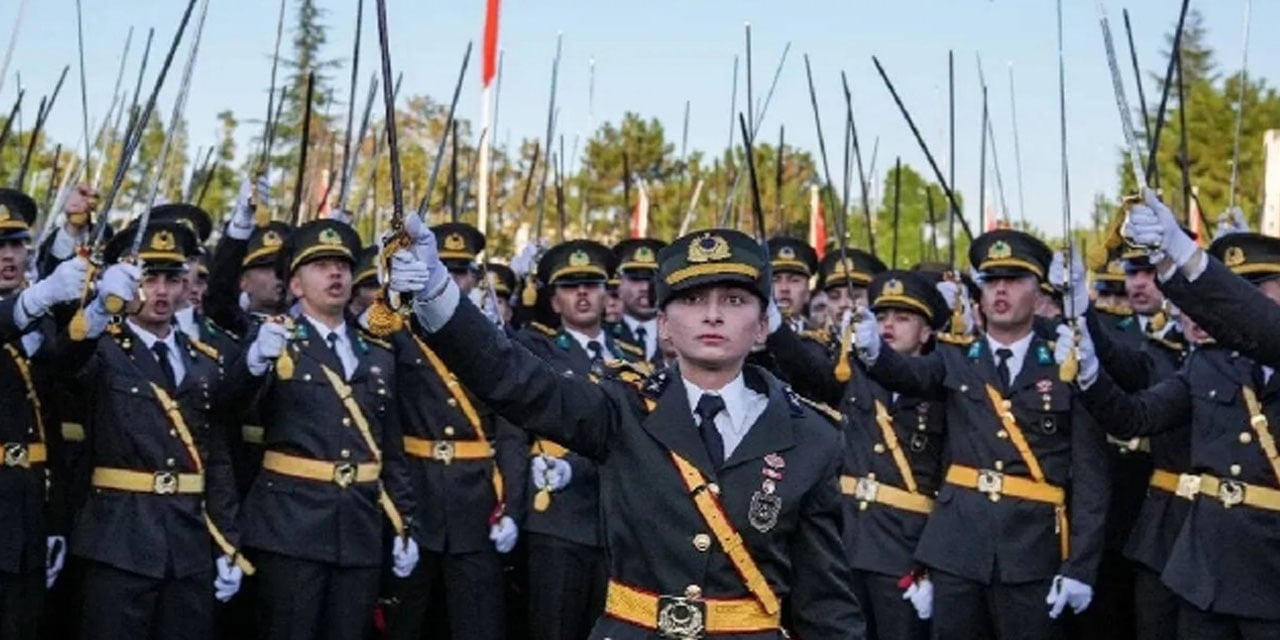 "Mustafa Kemal'in askerleriyiz" sloganıyla yemin eden teğmenlere soruşturma genişliyor