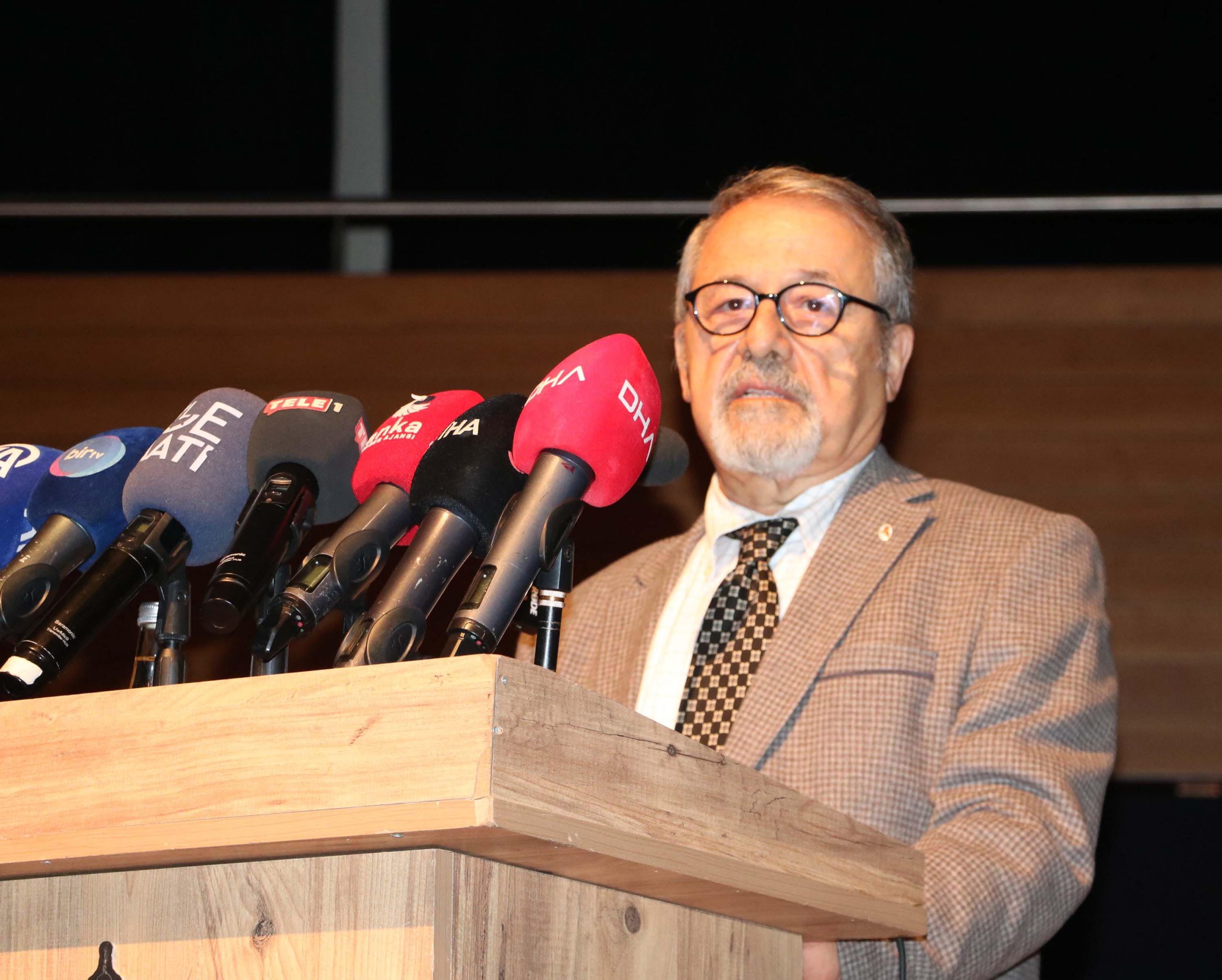 Prof. Dr. Naci Görür'den kritik uyarı: Tarihin çöplüğüne gideriz