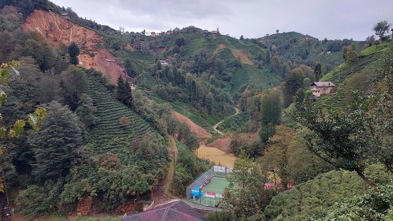 Rize'de heyelan: Bir kişi hayatını kaybetti