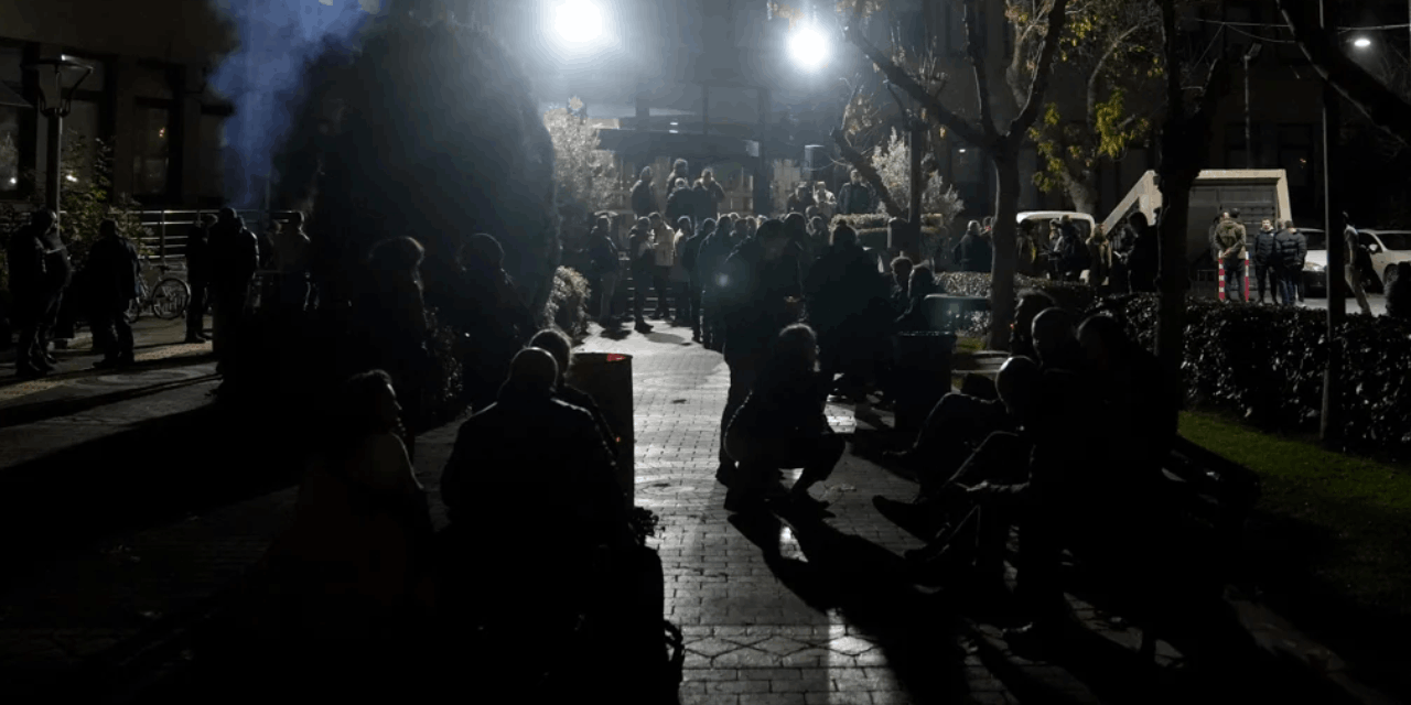 Kadıköy Belediyesi işçileri grev kararını imzalanan sözleşmeyle 1 dakikada geri aldı