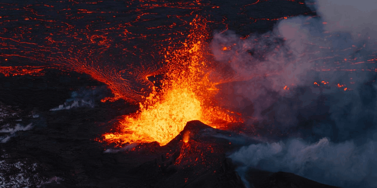 İzlanda'daki Reykjanes Yarımadası'ndaki yanardağ 7. kez patladı