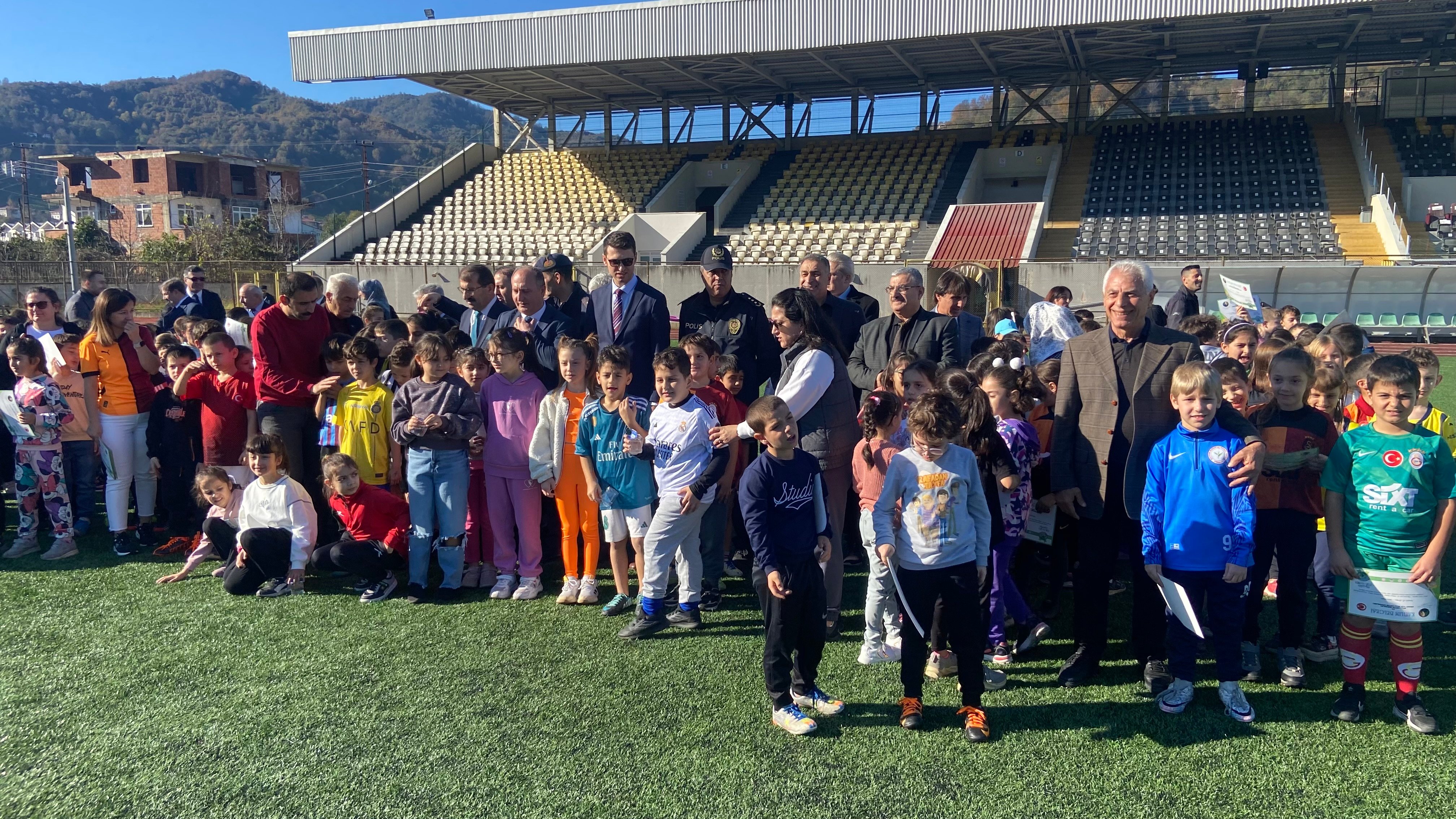 Arhavi Herkes İçin Futbol Şenliği başladı