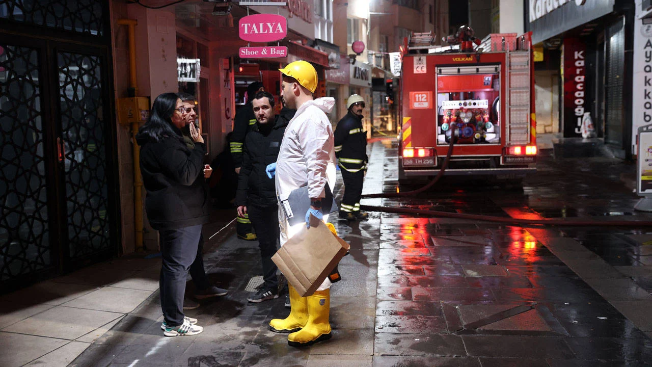 Sivas'ta dershanede yangın faciası: Bir öğretmen hayatını kaybetti