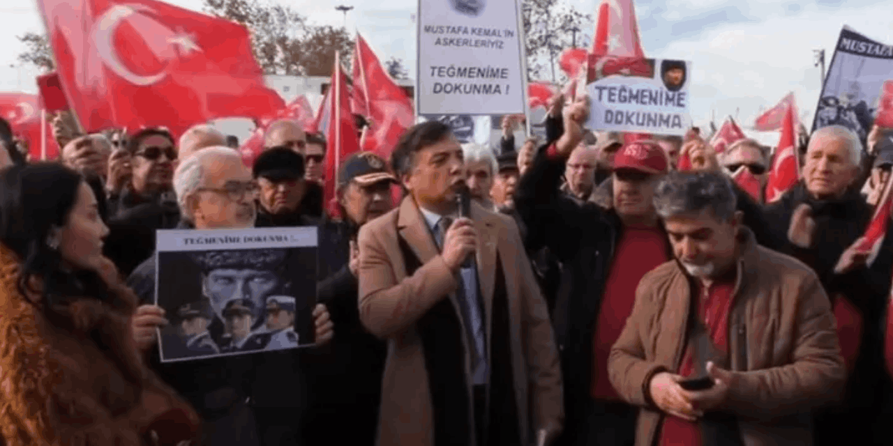 Emekli askerlerden teğmenlerin ihraç kararına protesto: "Teğmenime dokunma"