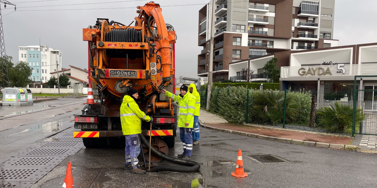 İzmir’de Yağış Alarmı: Büyükşehir Teyakkuzda