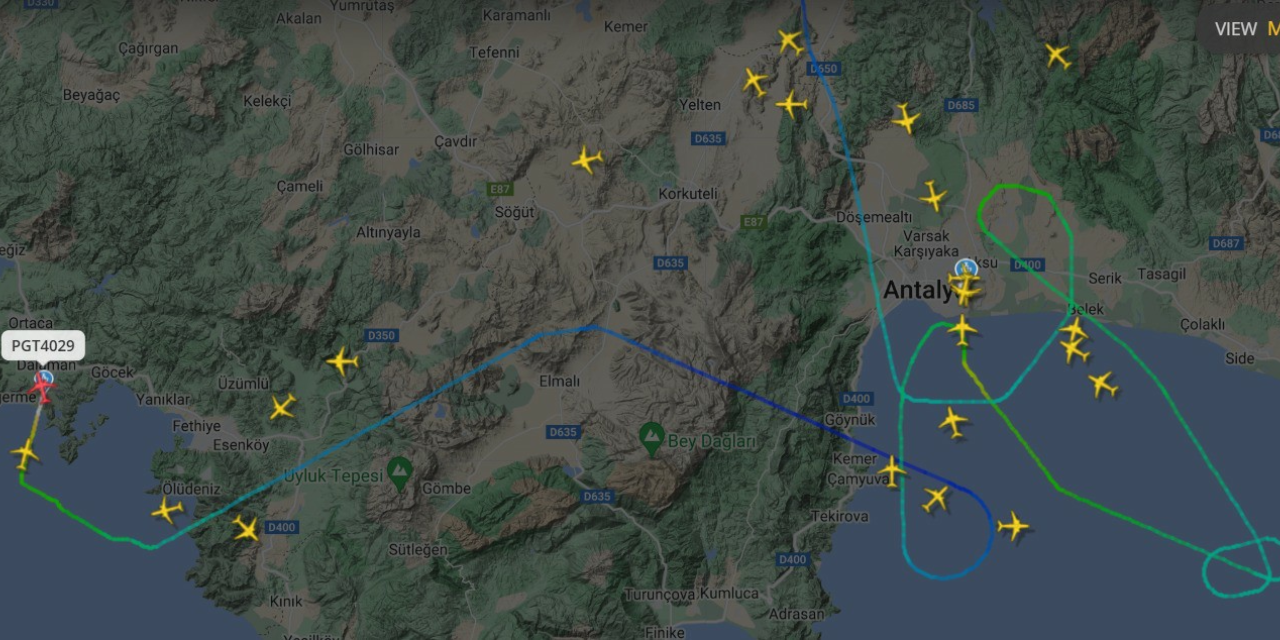 Antalya’da fırtına etkisini gösterdi: Uçaklar Dalaman ve Çukurova'ya yönlendirildi
