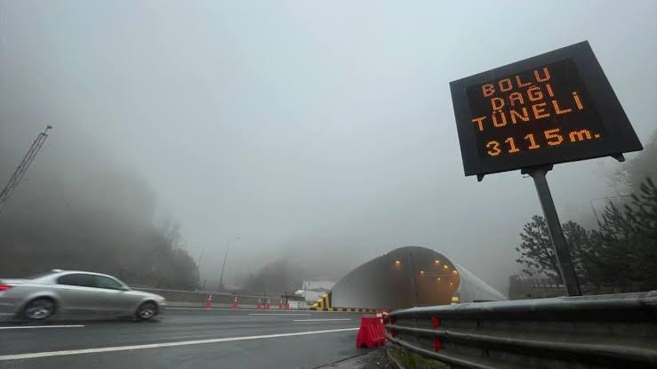 Bolu Dağı’nda mahsur kalan taraftarlar durumu eğlenceye çevirdi