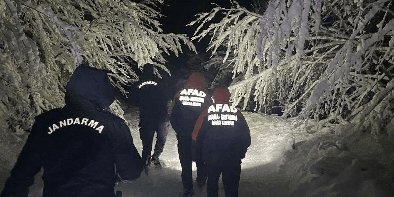 Kayseri'de kar nedeniyle yolda mahsur kalan kadın, Jandarma aracında doğum yaptı