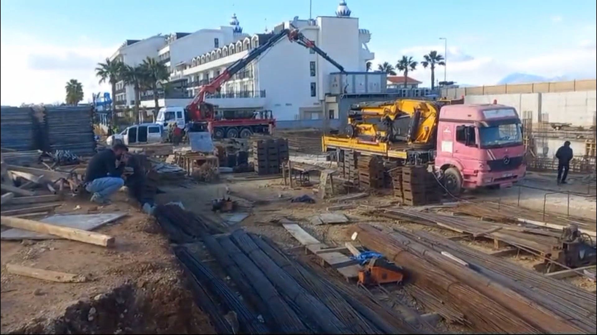 Antalya'da iş cinayeti! Göçük altında kalan işçi hayatını kaybetti