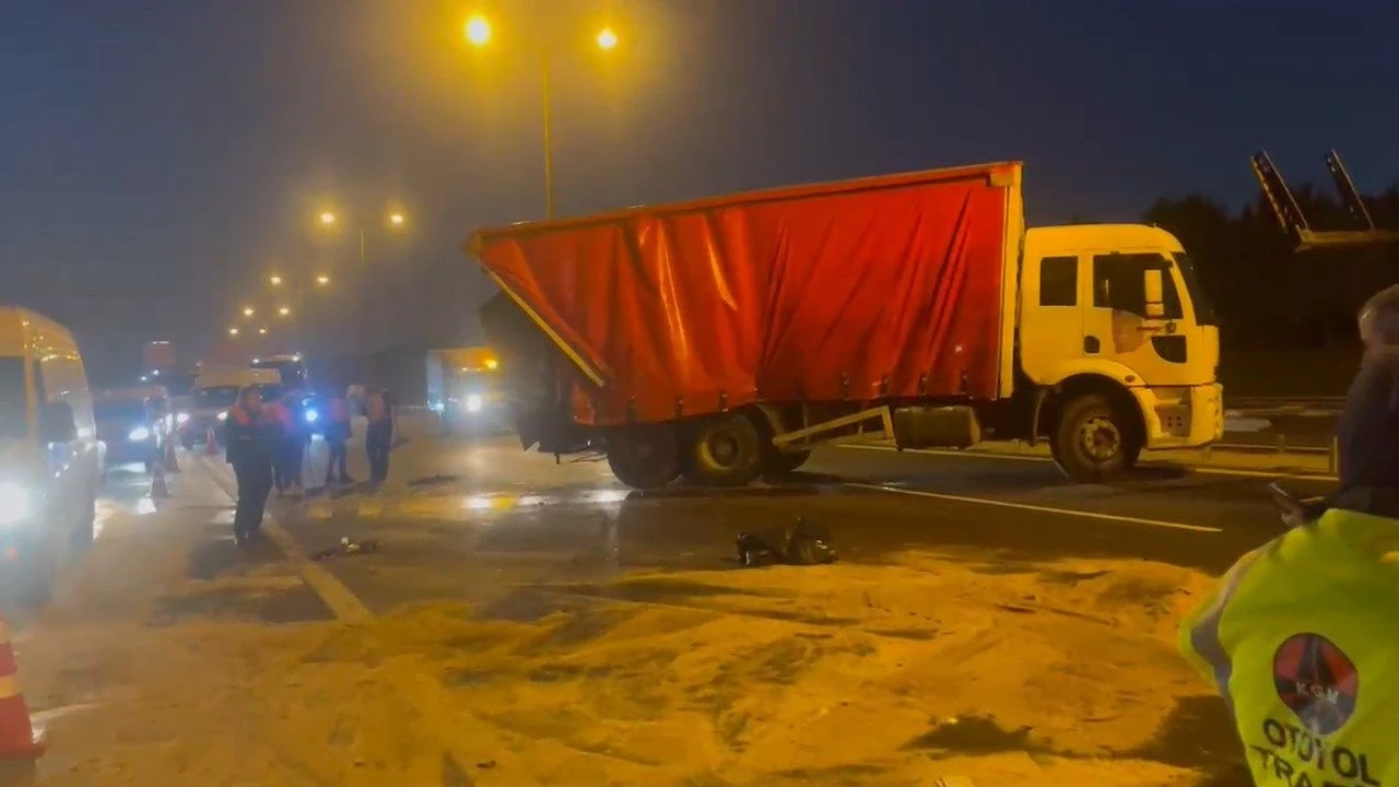 Esenyurt TEM'de tanker kazası: Tüm şeritler kapatıldı