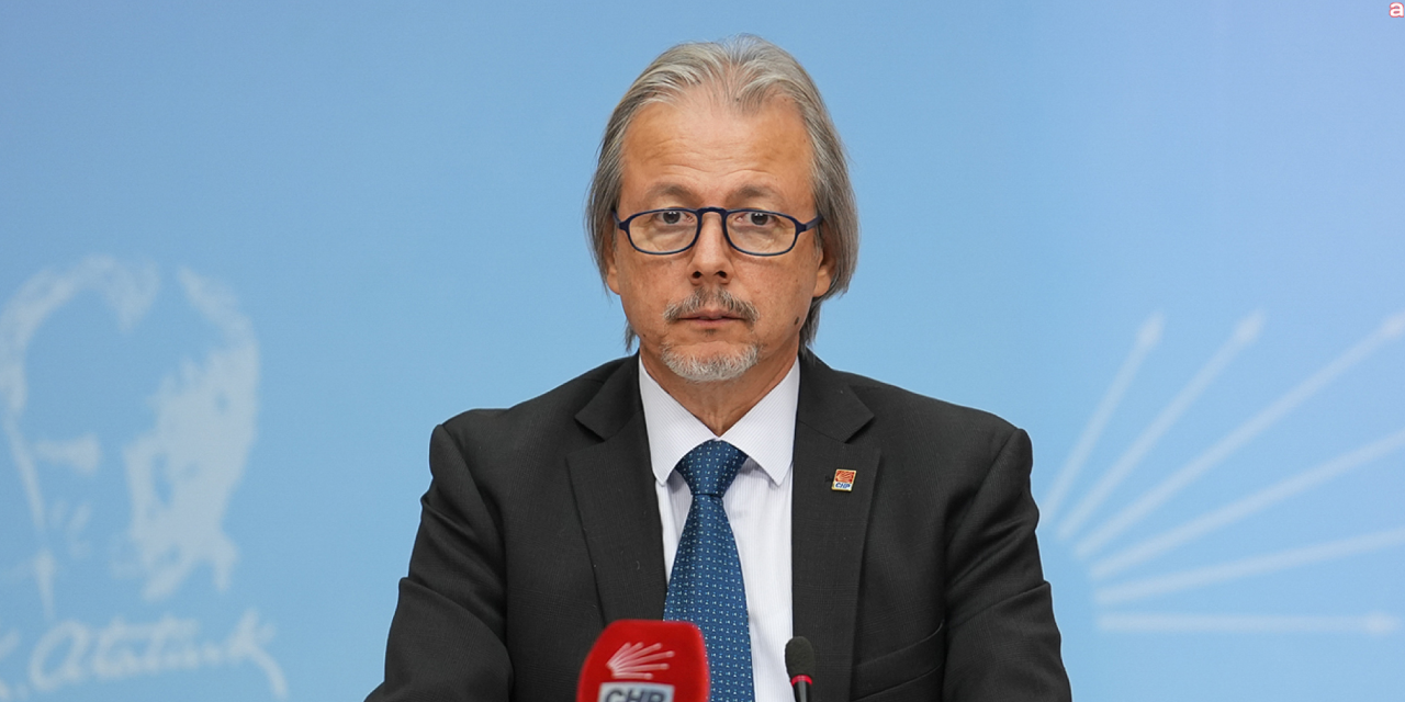 İlhan Uzgel, Merkel'in anılarındaki göç pazarlığı detaylarını eleştirdi