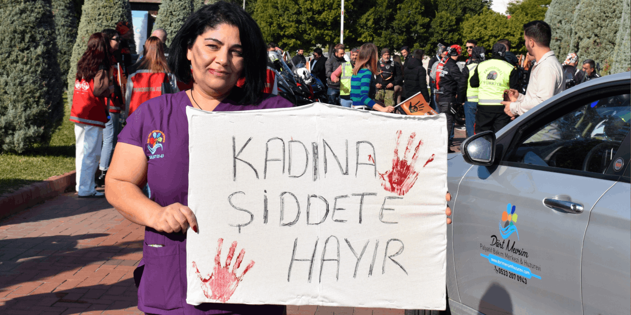 Antalya’da motosikletli kortej, kadına yönelik şiddete dikkat çekti