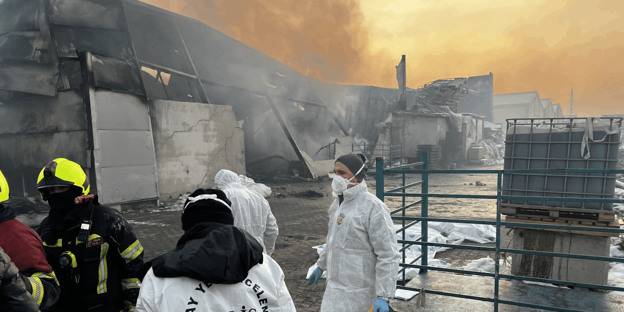 Kayseri'de 3 kişinin hayatını kaybettiği fabrika yangını: Gözaltına alınan 5 kişi, adliyeye sevk edildi