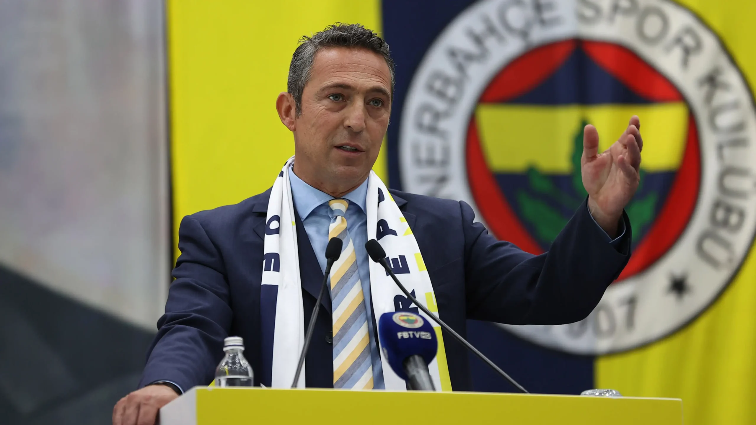 Fenerbahçe'de Ali Koç basın toplantısı yapıyor...