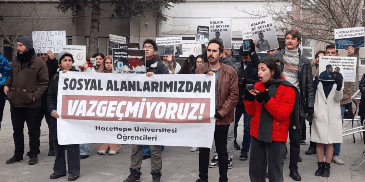 Hacettepe Üniversitesi öğrencilerinden Yurdum Kafe’nin kapanmasına karşı eylem